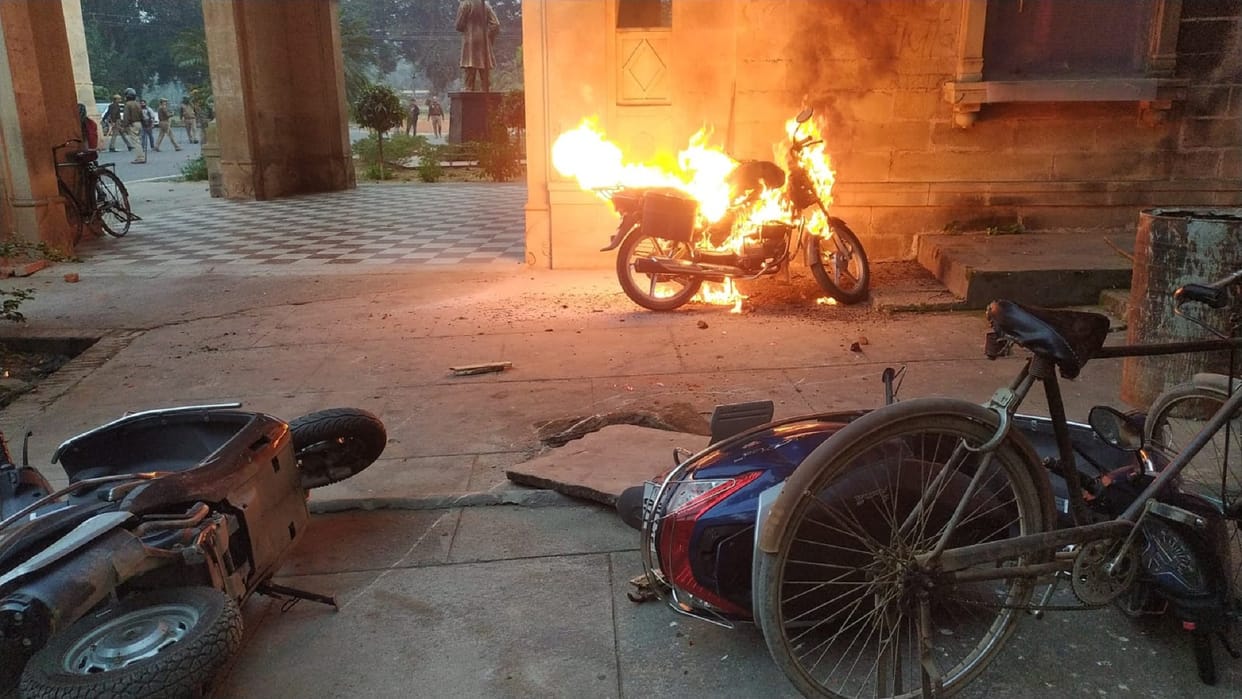 Allahabad University Who is the security guard who burnt the campus