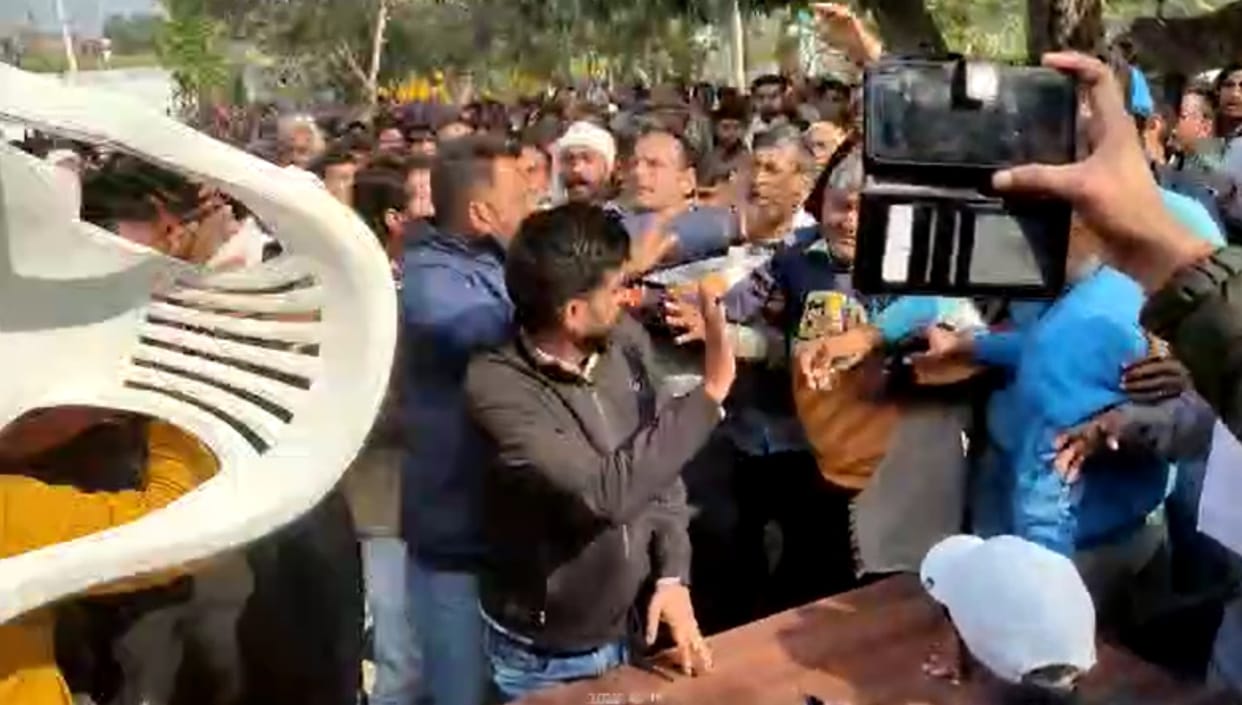Meerut: Uproar over the allotment of government cheap shop, two parties clashed