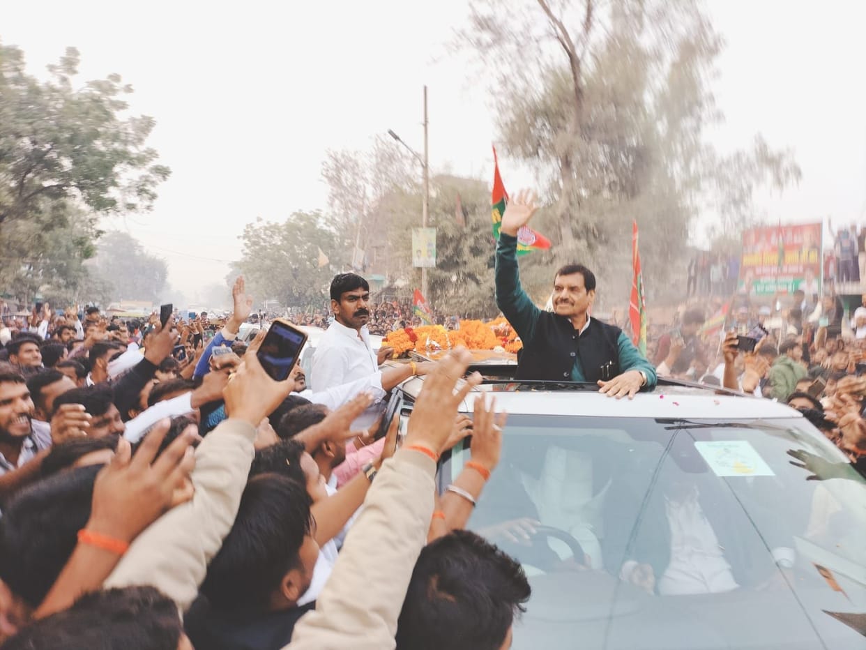Crowd gathered to welcome SP leader Shivpal in Kunda, did three km road show