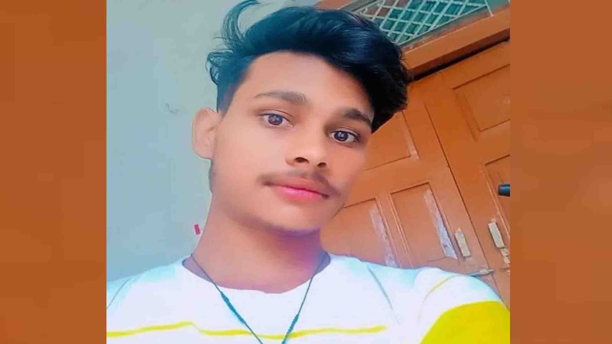 Pickup collided with bike in Etawah, student Died