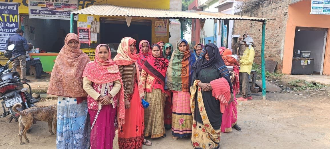 Accused of cheating money in the name of getting loan, women reached Kotwali, gave Tahrir