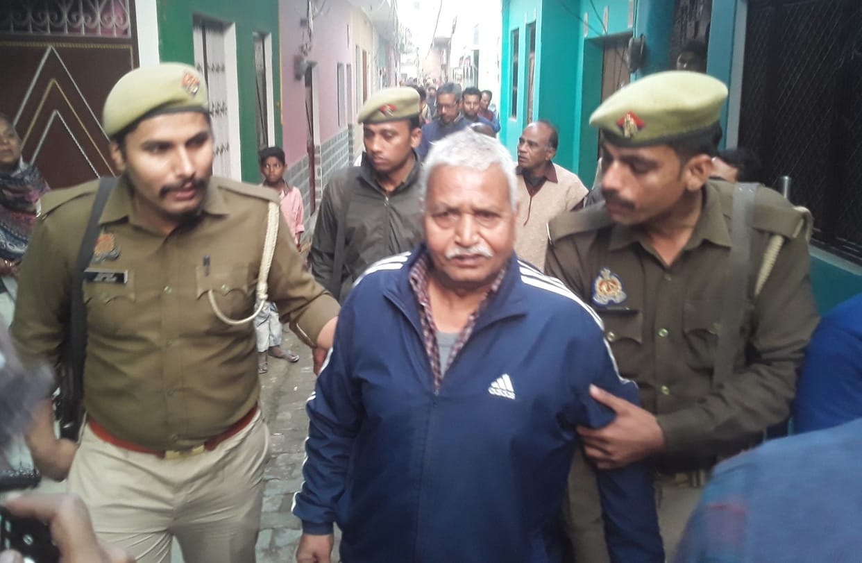 Police lock in the house, silence in the colony