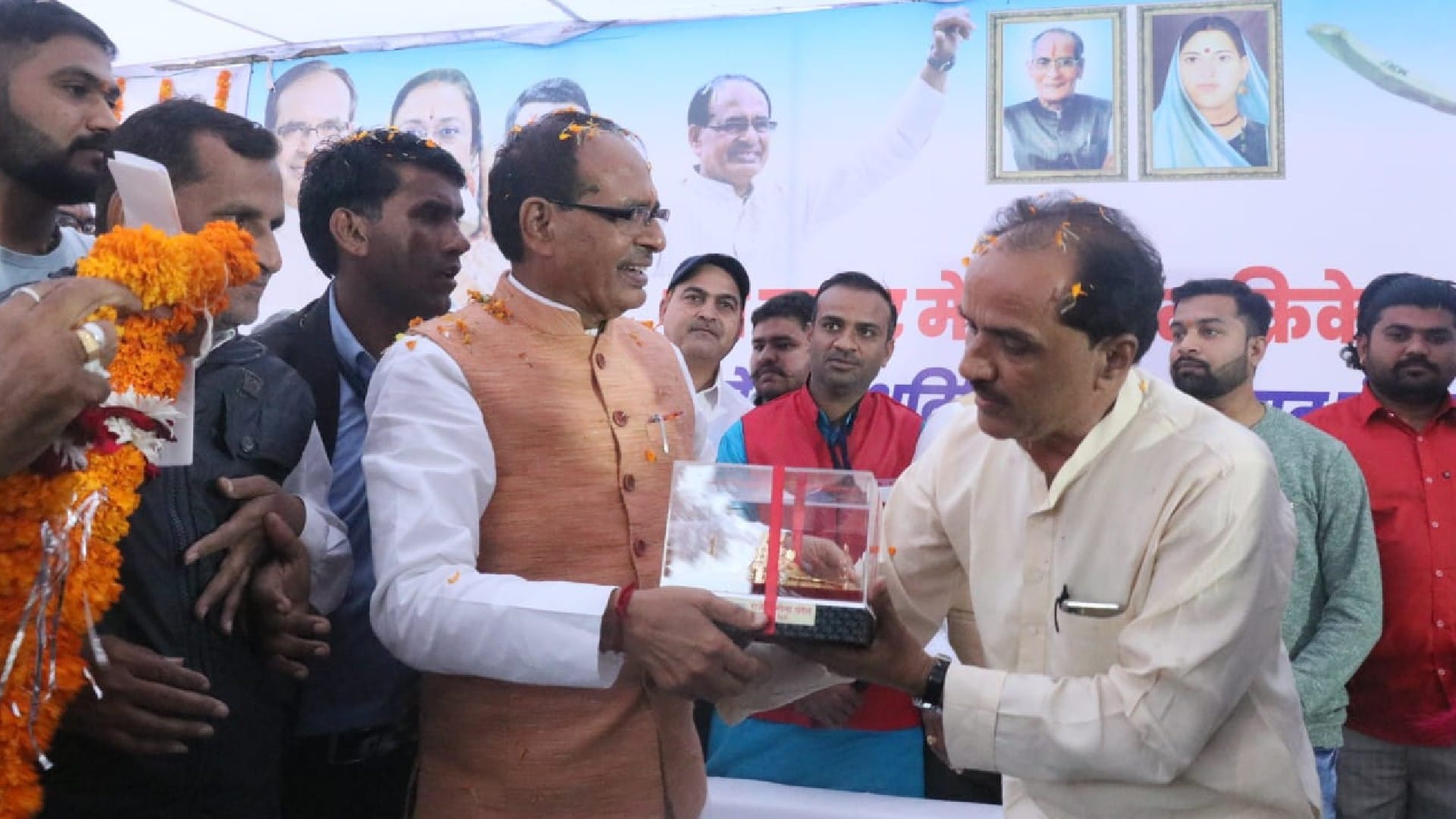Sports grounds will be built in 110 villages of madhya pradesh there will be cricket competition for girls