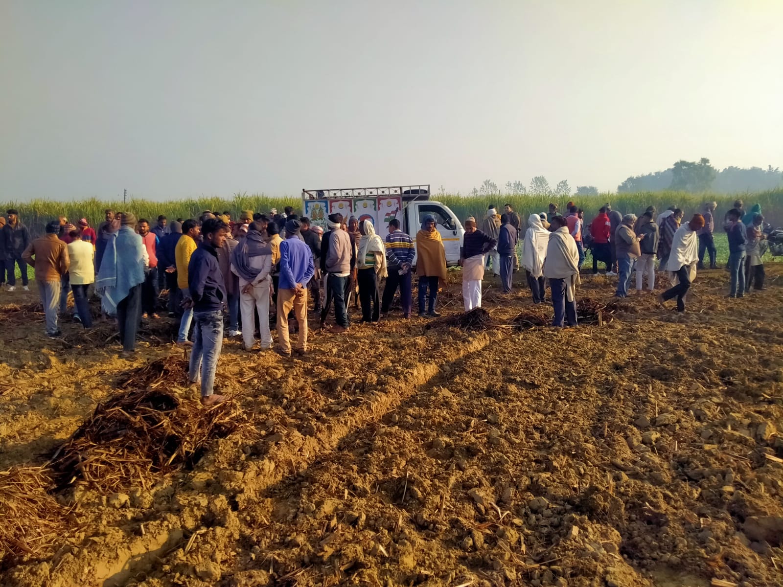 Forest Department employee Narendra Singh was shot dead in Bijnor and see photos