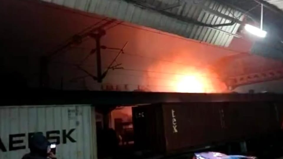 Fire broke out in wiring near goods godown on platform number-1 of Ludhiana station