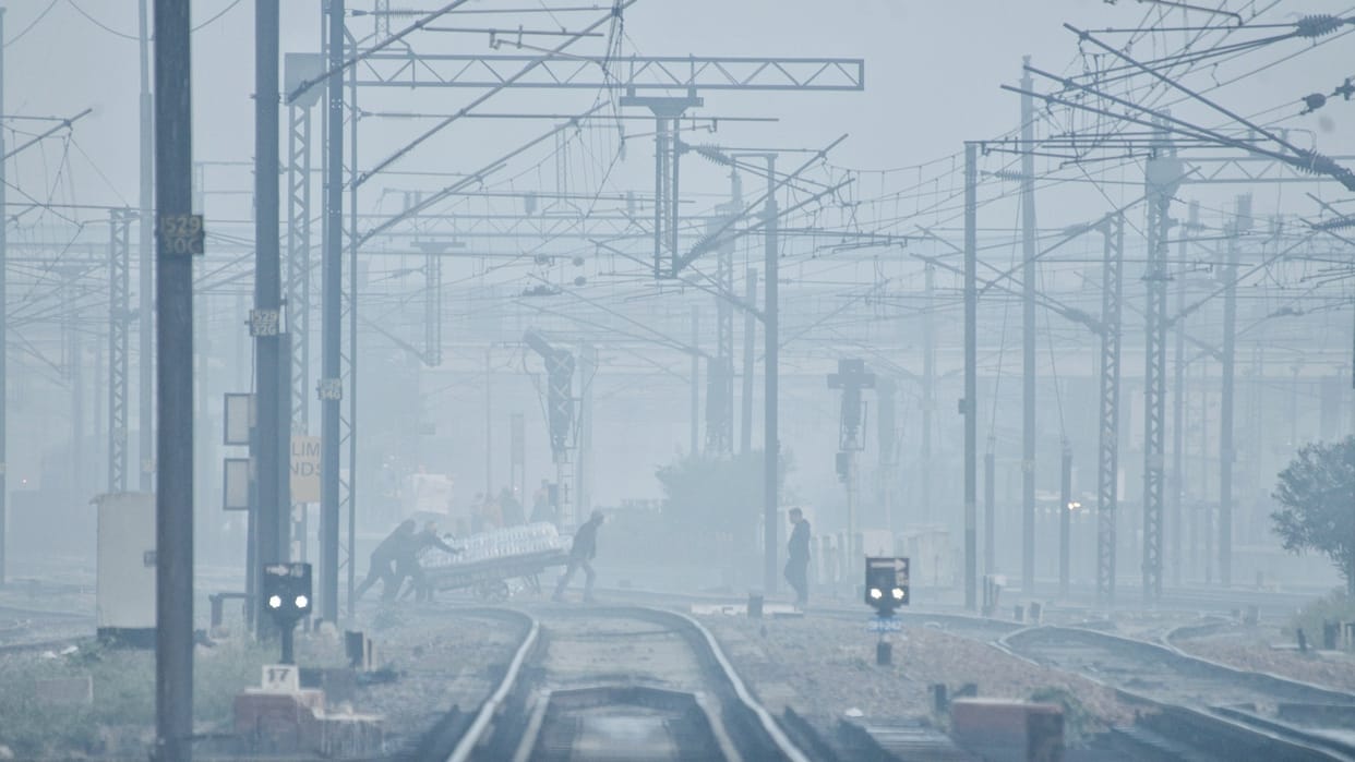 Delhi Weather flights and trains affected due to fog in delhi