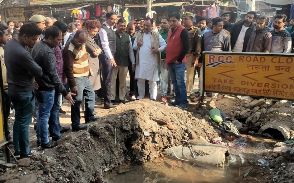 Divisional Commissioner got angry after seeing the chaos, instructions for improvement