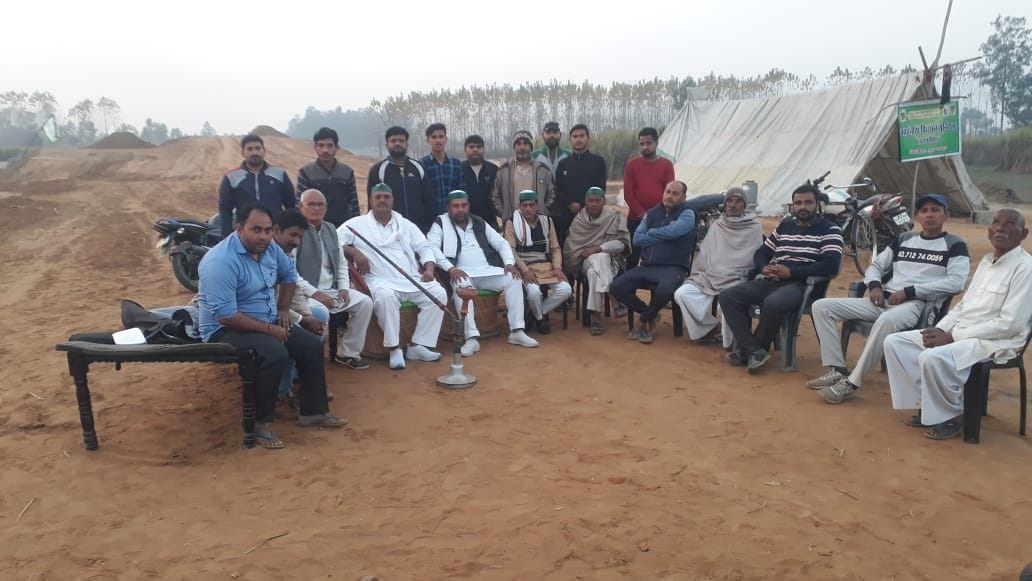 Dharna continues for the demand of underpass in Sikheda
