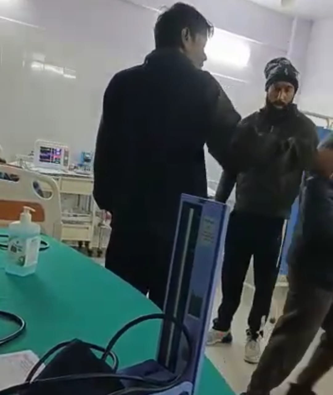 Drunk doctor misbehaved with patient and attendants