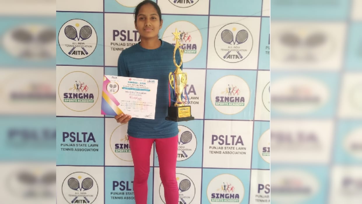 Gorakhpur Girl Shagun Kumari won gold medal in All India Tennis