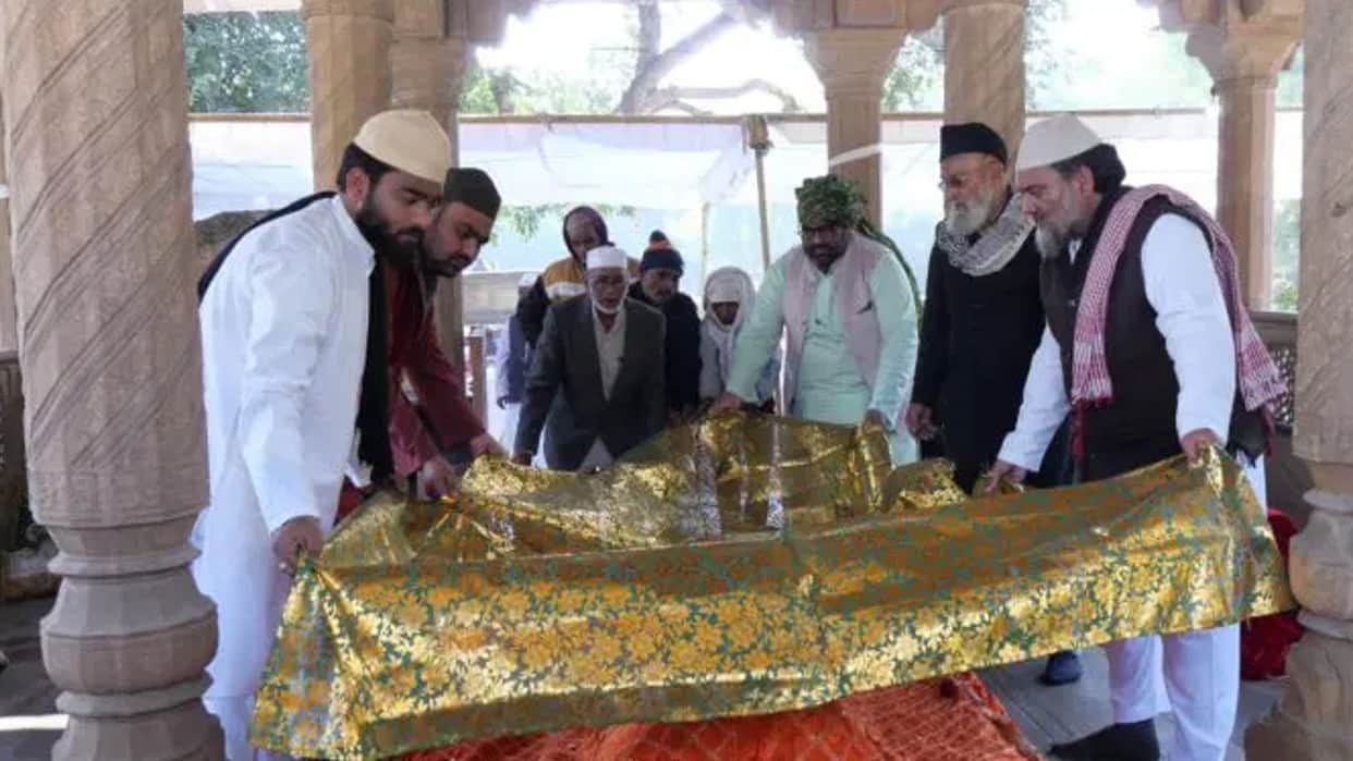 Tansen Samaroh begins with the wonderful tradition of Ganga-Jamuni Tehzeeb read the unique story