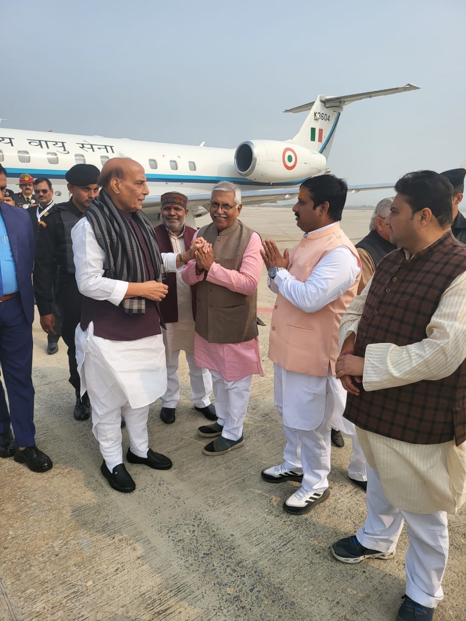 PHOTOS: Emotional pictures from Ghat, Rajnath Singh seen supporting brother at sister-in-law's funeral