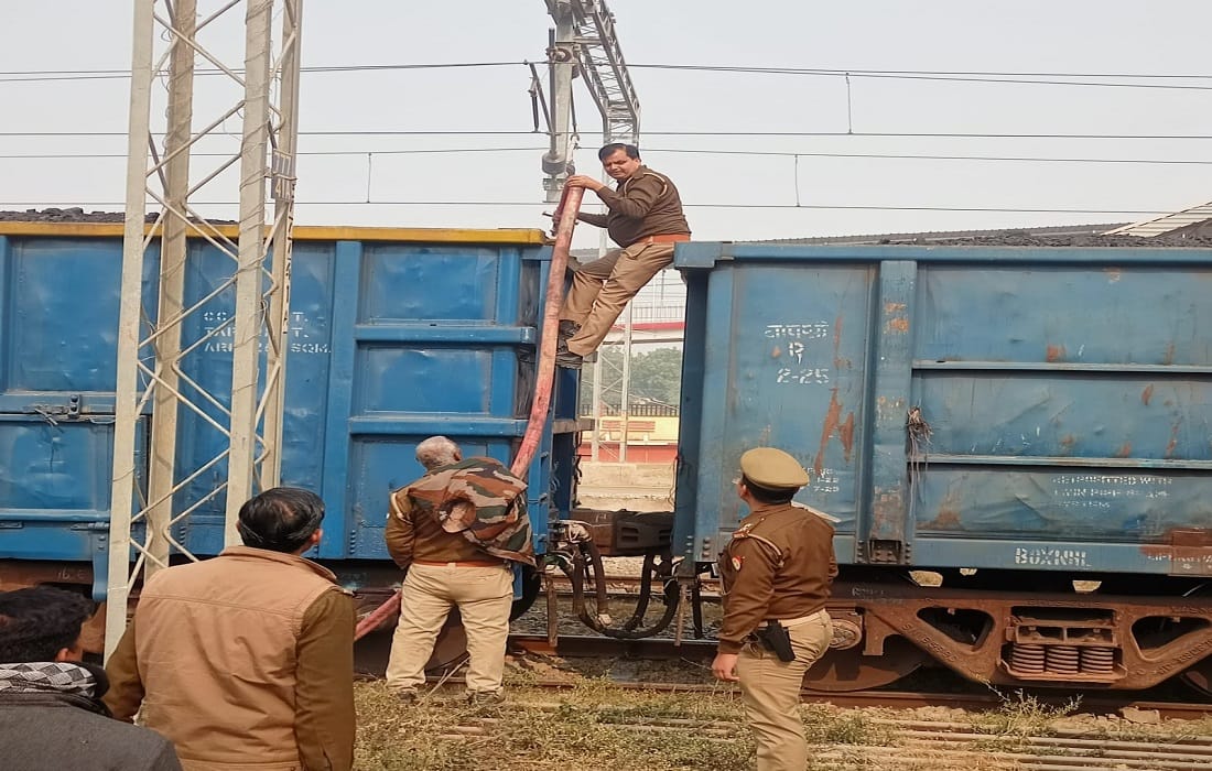 Fire broke out in  wagon of coal laden goods train in varanasi fire brigade team brought it under control
