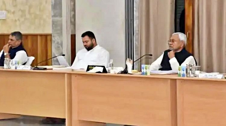 Bihar Cabinet :कैबिनेट में 24 एजेंडों पर मुहर, दरभंगा-पूर्णिया एयरपोर्ट के  लिए विमानपत्तन प्राधिकरण से समझौता - Bihar Cabinet: Cabinet Meeting Chaired  By Cm Nitish Kumar Today ...