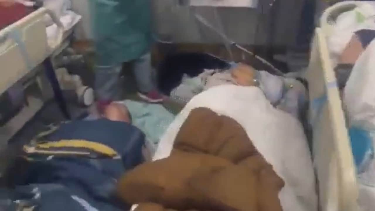 Corona in China: lack of beds and medicines in hospitals, no place to keep dead bodies, see photos