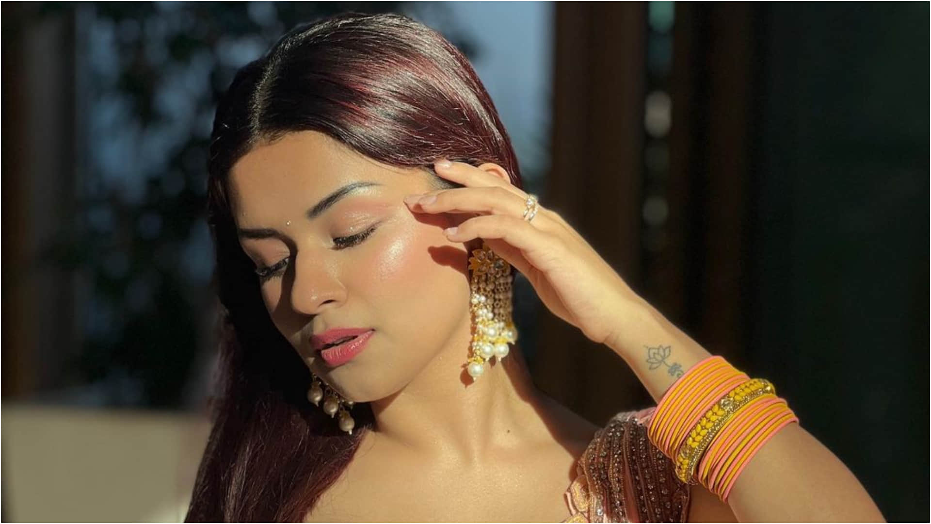 avneet kaur stunning andaz in pink saree ready for wedding