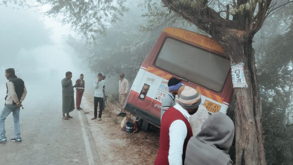 seven injured in a bus accident in Barabanki.