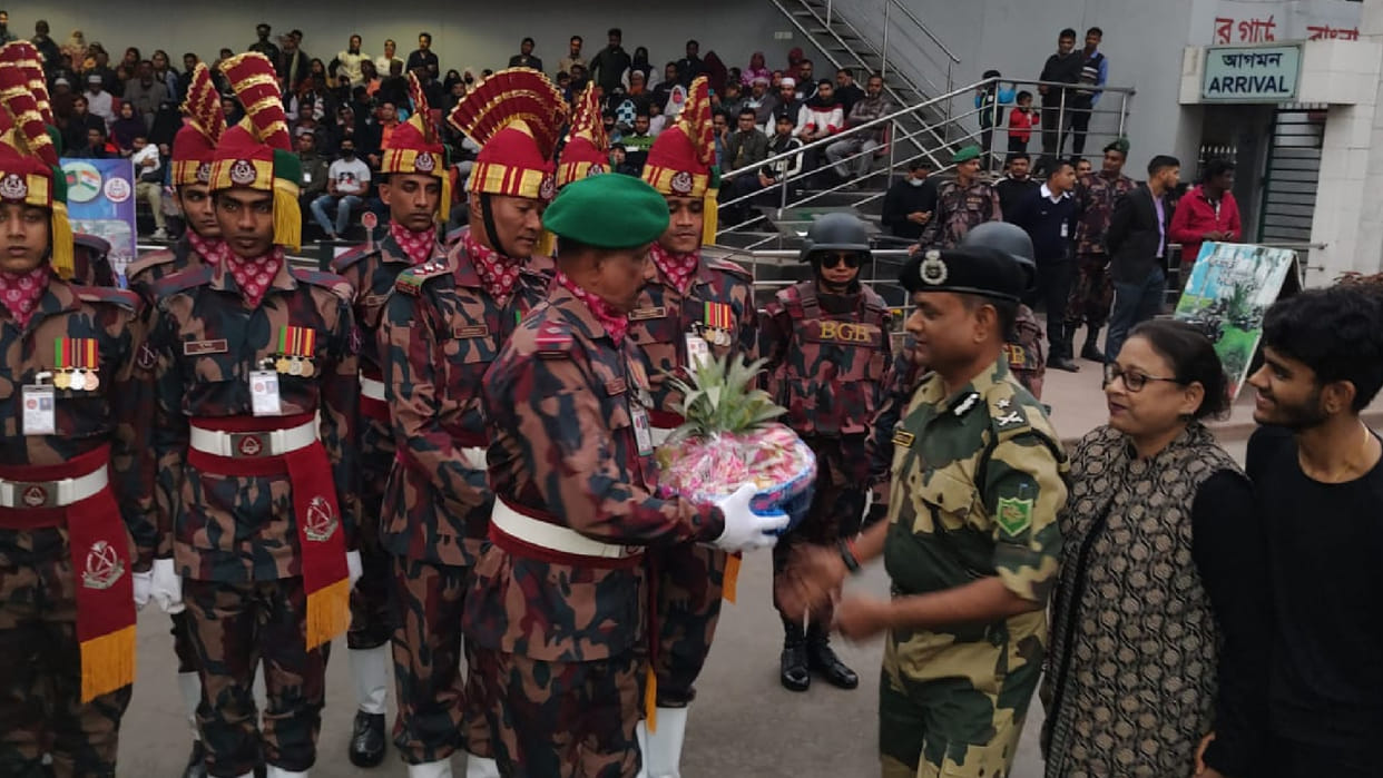 BGB Foundation Day border scenes exchange of sweets enthusiasm shown in joint retreat ceremony