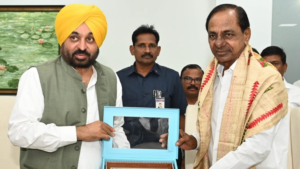 Punjab CM Mann KCR discuss political situation in country in Hyderabad