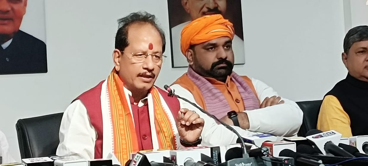 Bihar: Opp leader Vijay sinha said - Nitish on the CM's chair only, Tejashwi is taking decisions
