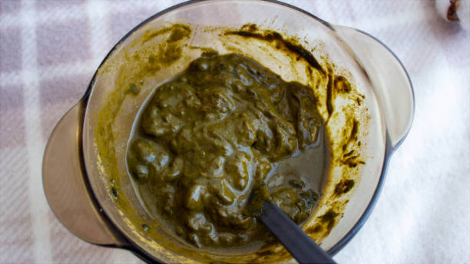 white hair turn black with this homemade paste henna and coffee