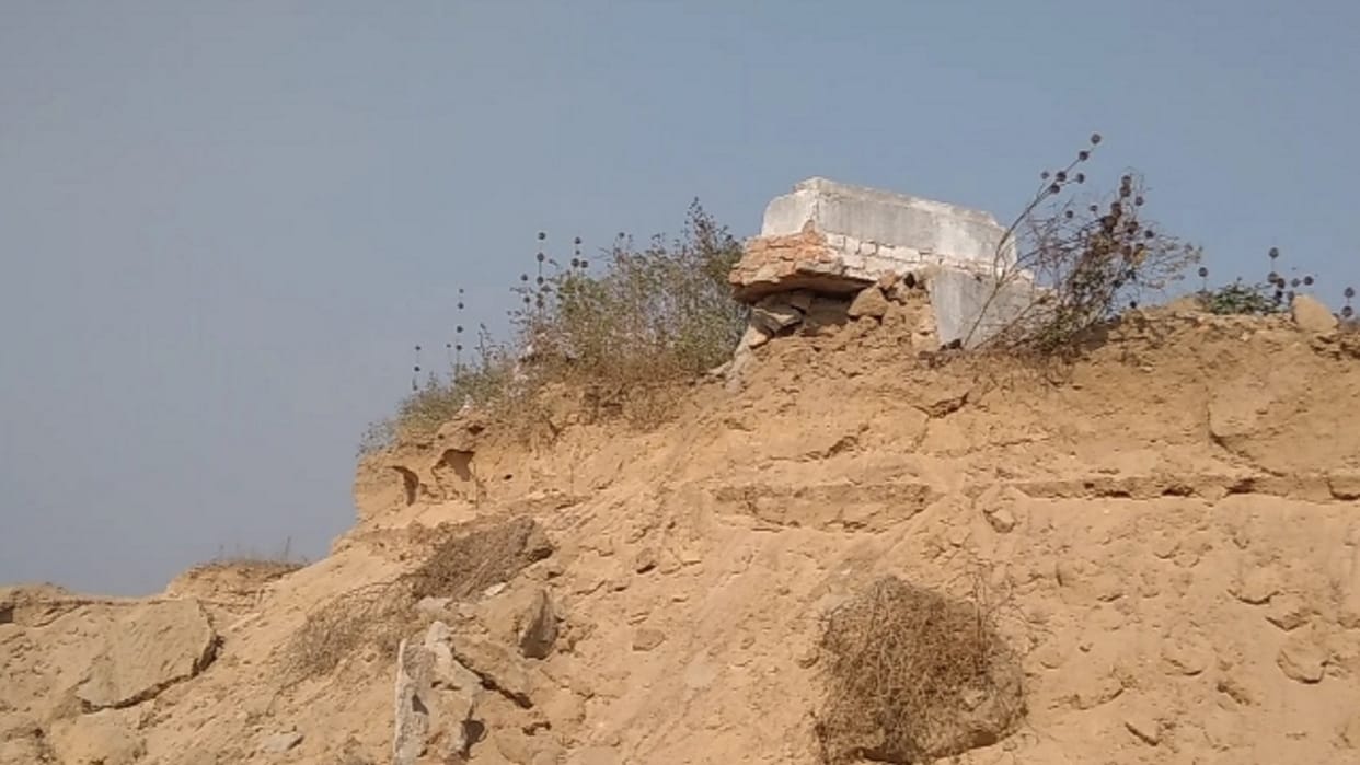 mining mafia dug graves in the greed of sand in chhattisgarh korba