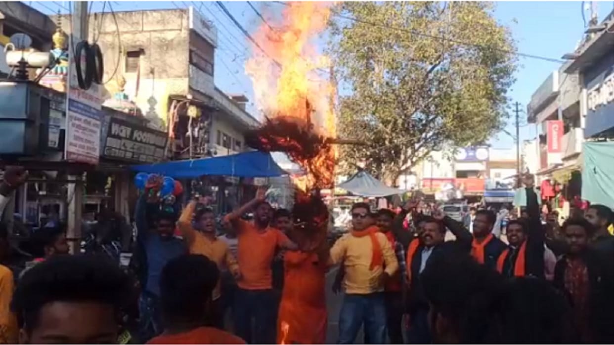 bajrang dal burnt effigy of cm bhupesh on being called gunda