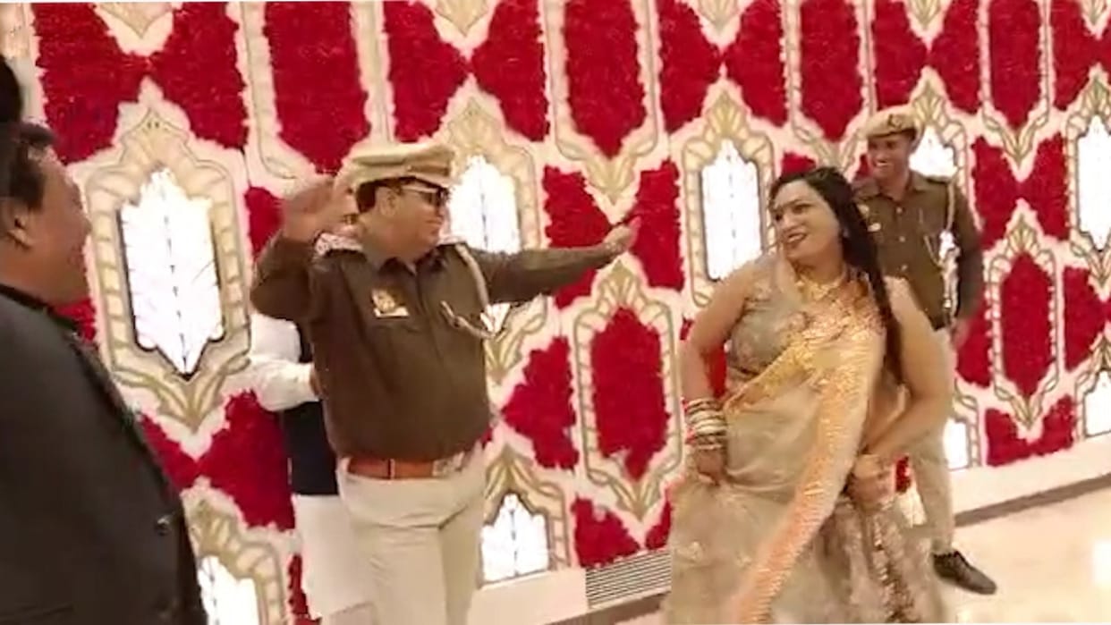 Delhi SHO dances on song Mere Balam Thanedar VIDEO went viral