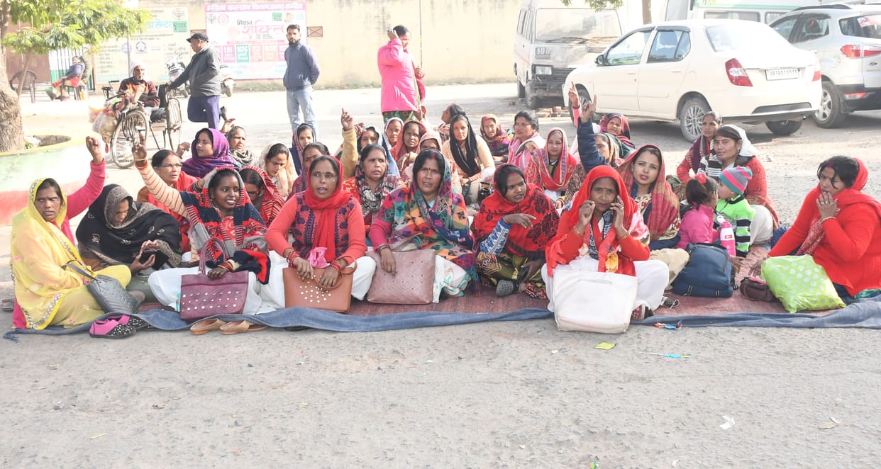 Protest of hopes continues, vaccination affected