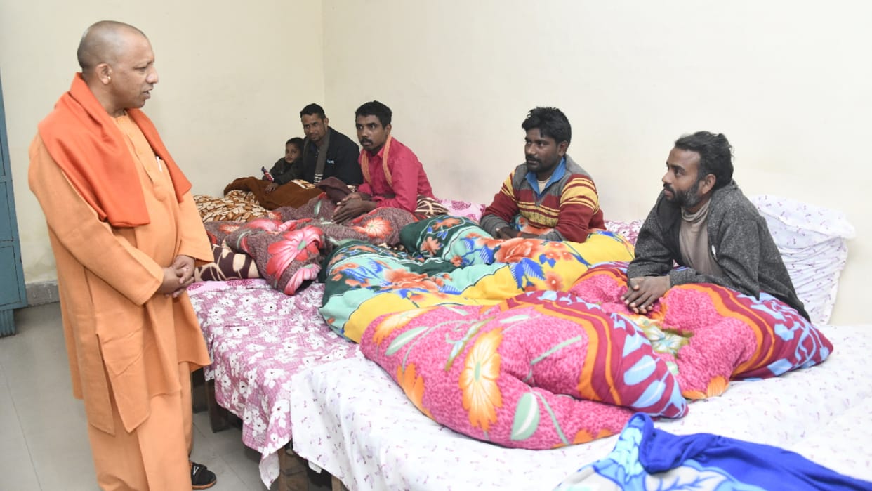 Chief Minister Yogi Adityanath inspected night shelters in Gorakhpur