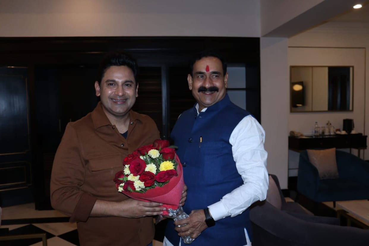 MP News: Manoj Muntashir targeted Rahul, said - a son born to a foreign mother cannot be a patriot