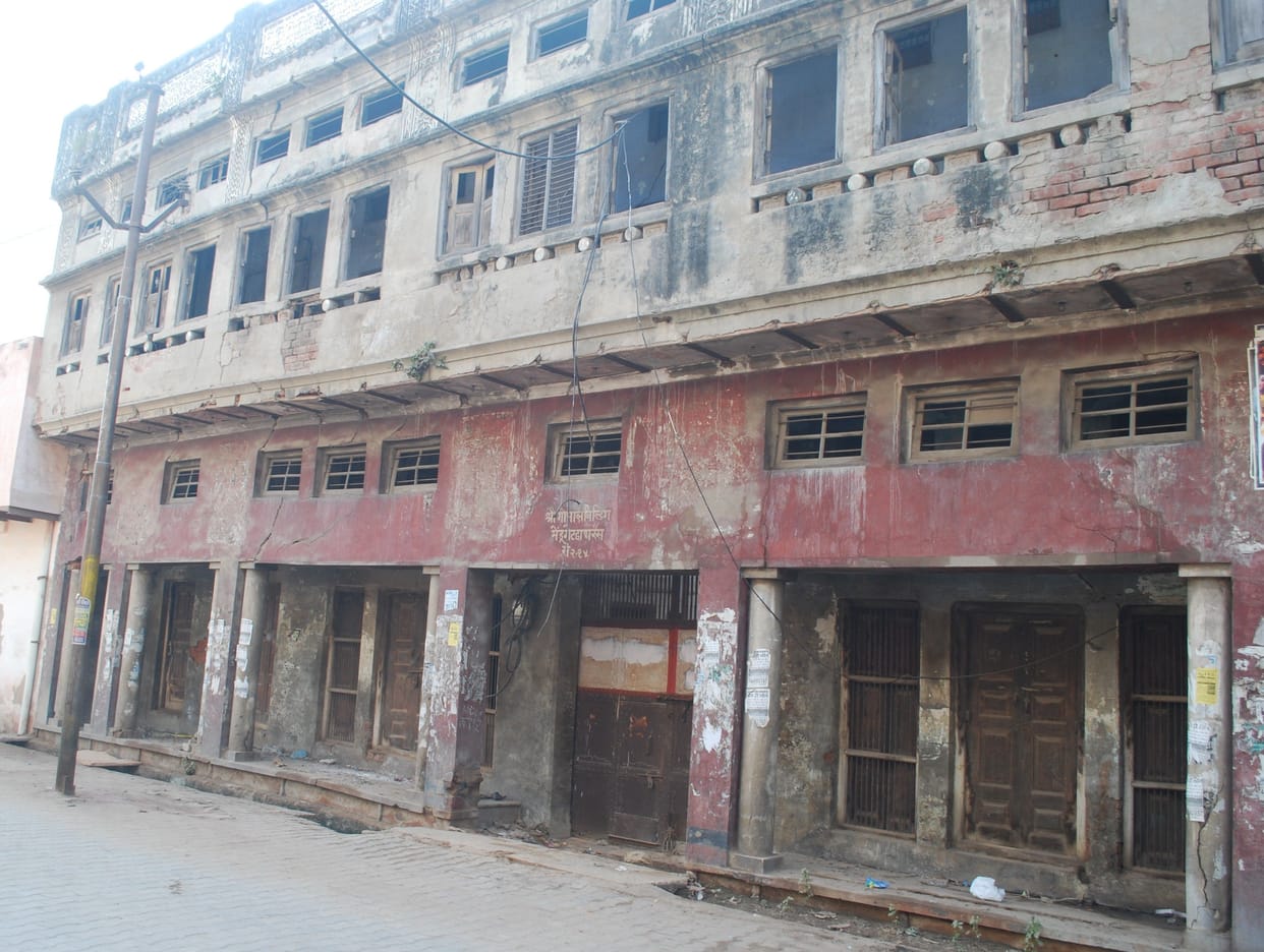 Hathras: ESI hospital closed, if 14 thousand workers go, where will they go?