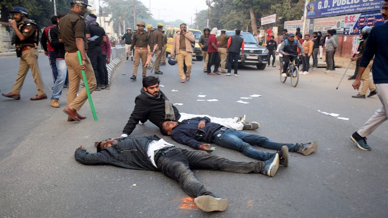 Allahabad University Violence Dispute With Security Guards, Firing in Prayagraj University News in Hindi