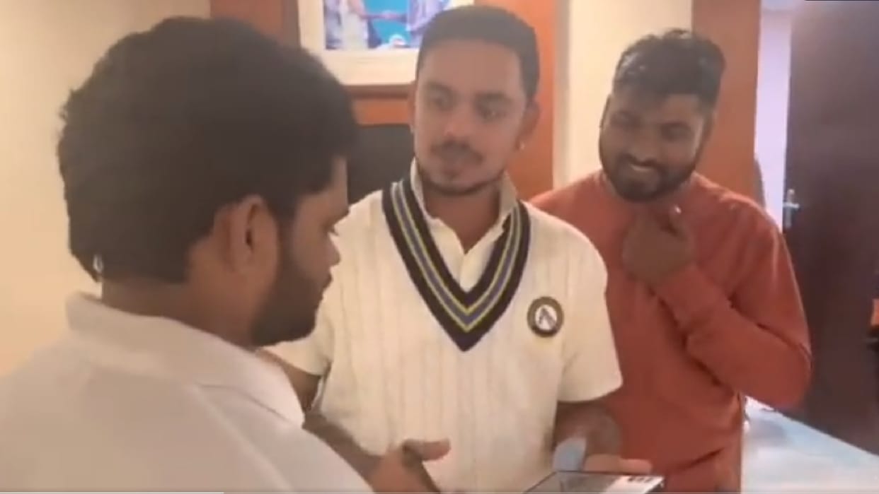 Ishan Kishan refused to give autograph over MS Dhoni Signature said I am not on that level