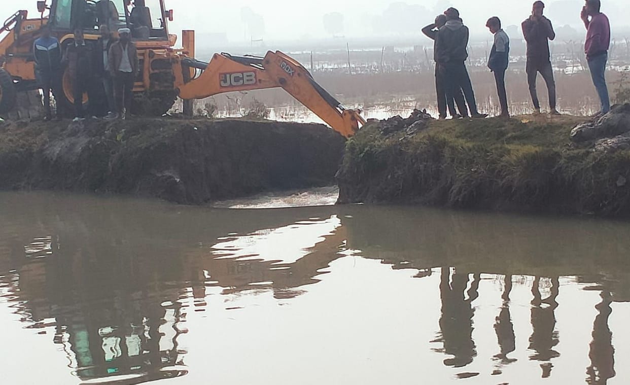 Sharda canal cut, 100 bighas of crop drowned