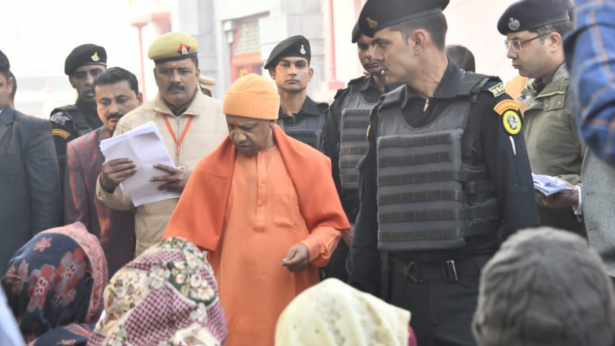 Chief Minister Yogi Adityanath organized Janata Darbar at Hindu Sevashram of Gorakhnath Temple