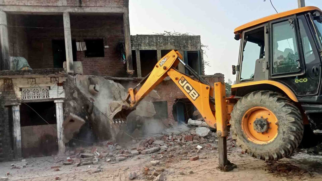 Fatehpur: Bulldozer run on gangster's house