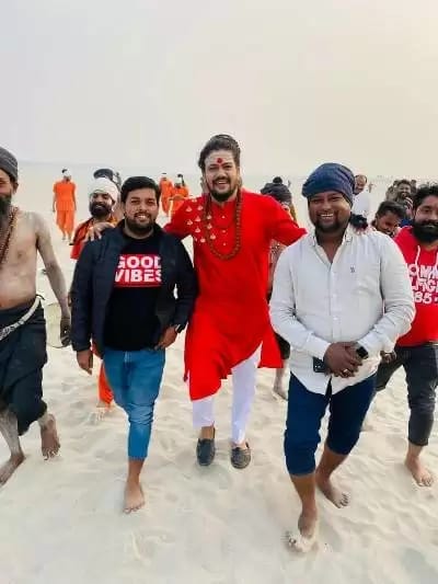 Famous Shiv bhakt singer Hansraj Raghuvanshi reached Kashi Vishwanath temple.