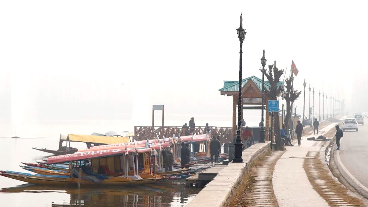 kashmir Dry weather increased respiratory diseases avoid going out in cold