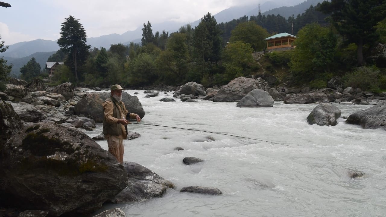 jammu kashmir Weather Update Valley ready for Chilla Kalan water sources start freezing