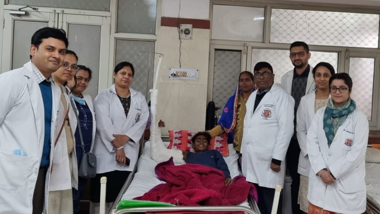 KGMU doctors did surgery of hand of a boy in Lucknow.
