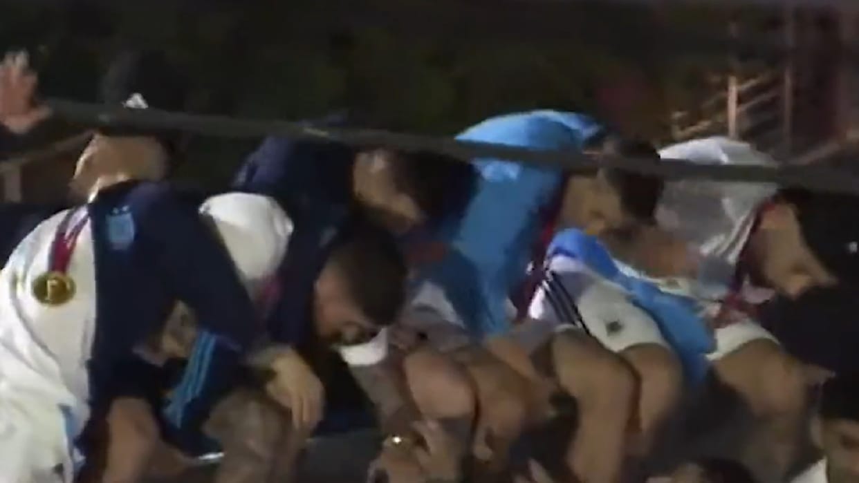Lionel Messi and his teammates escapes possible fall from bus during celebration rally in argentina