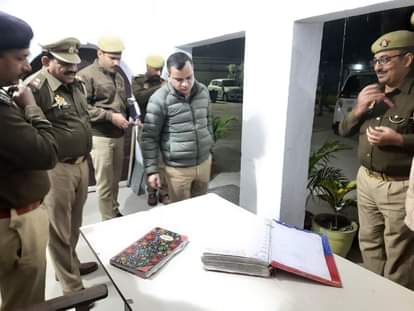 SP angry on getting pending deliberations, reprimanded the inspectors