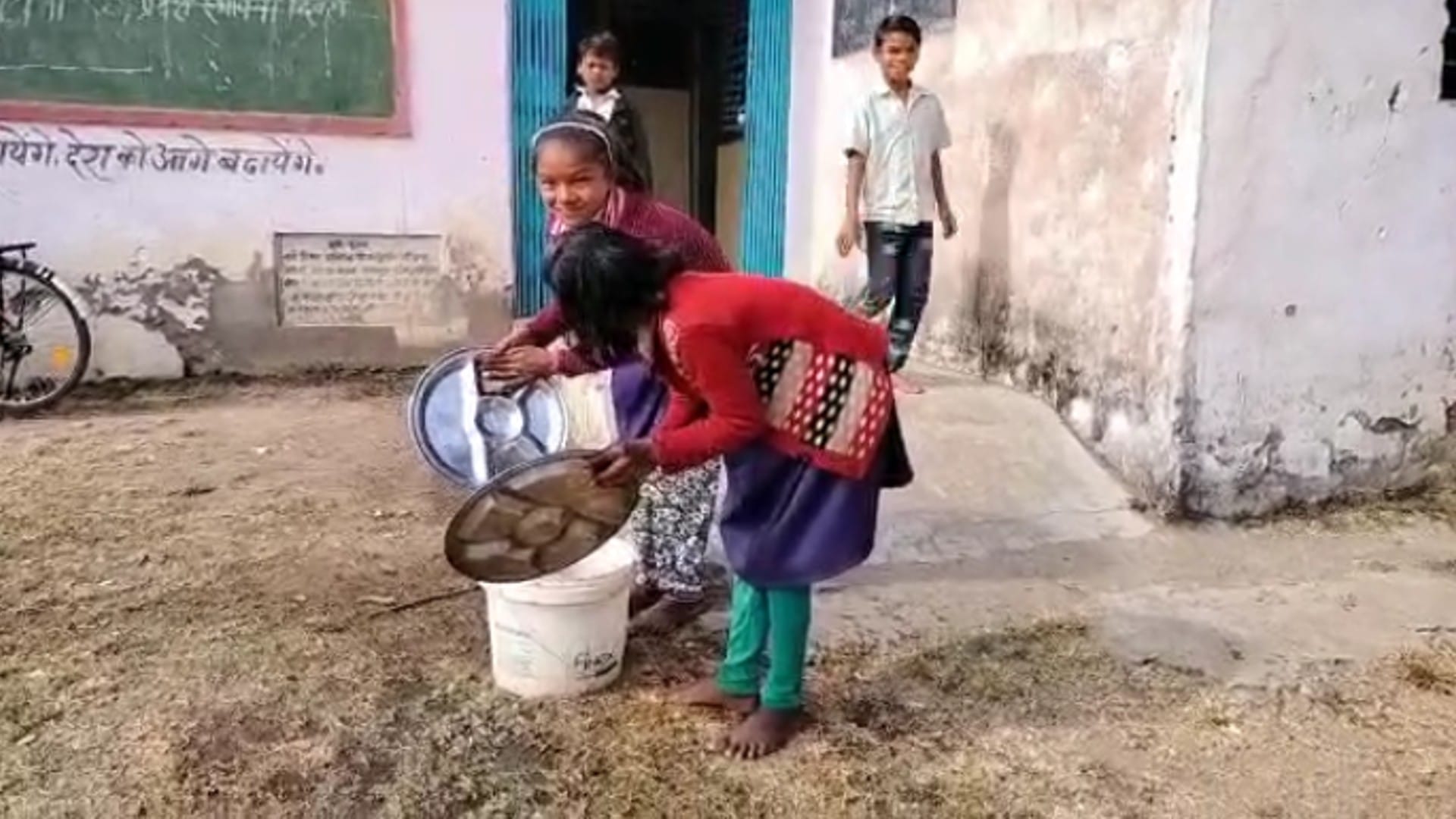 Water being filled by the children in the government school of Shahdol read more in hindi