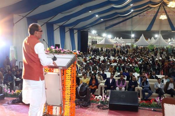 MP News: CM Shivraj said that 40 lakh tendu leaf collectors will get the facilities closed by the previous gov