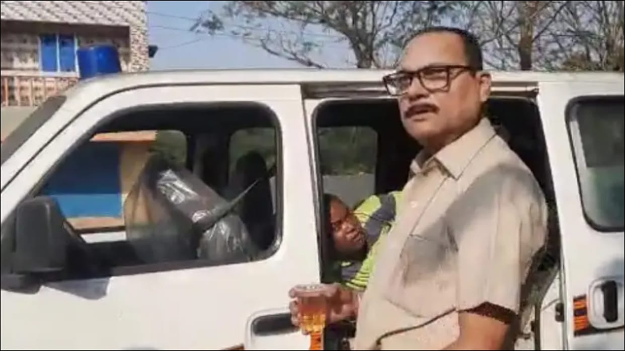 Ambulance driver on way to hospital have Drinks Liquor With Patient In Jagatsinghpur Odisha