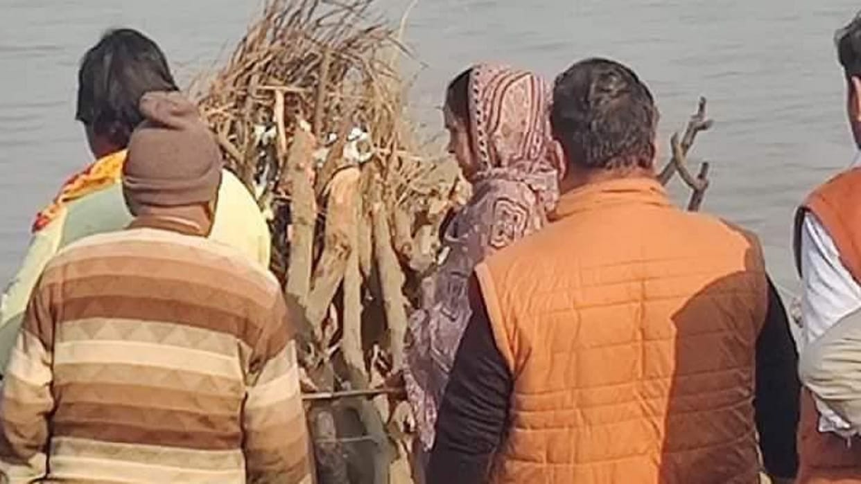 younger sister performed last rites After brother death in moradabad