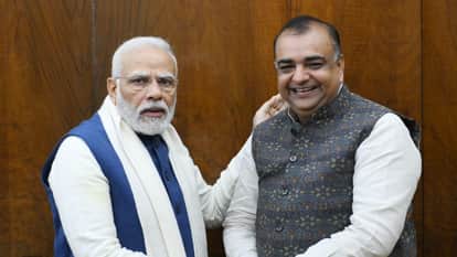 पीएम नरेंद्र मोदी से मिले रामपुर विधायक आकाश सक्सेना