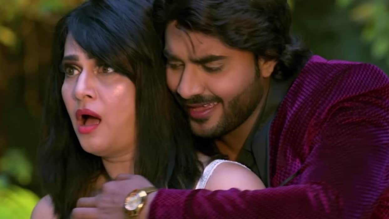 Bhojpuri Actress Pakkhi Hegde returned as item girl from song piya pees diya jawani ke in film industry