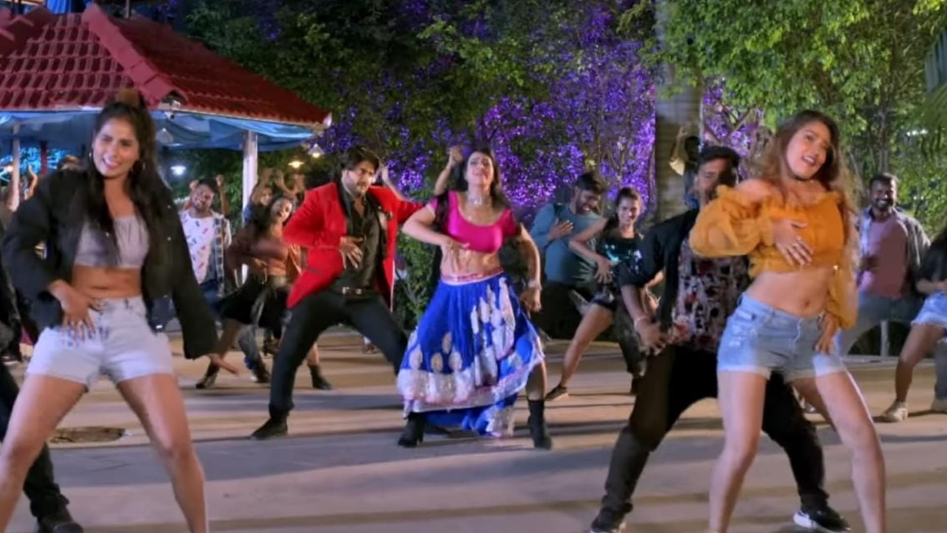 Bhojpuri Actress Pakkhi Hegde returned as item girl from song piya pees diya jawani ke in film industry